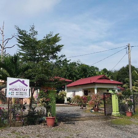 Dhia Irdina Homestay Paya Rewak ภายนอก รูปภาพ