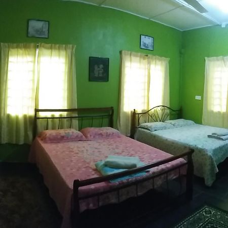 Dhia Irdina Homestay Paya Rewak ภายนอก รูปภาพ