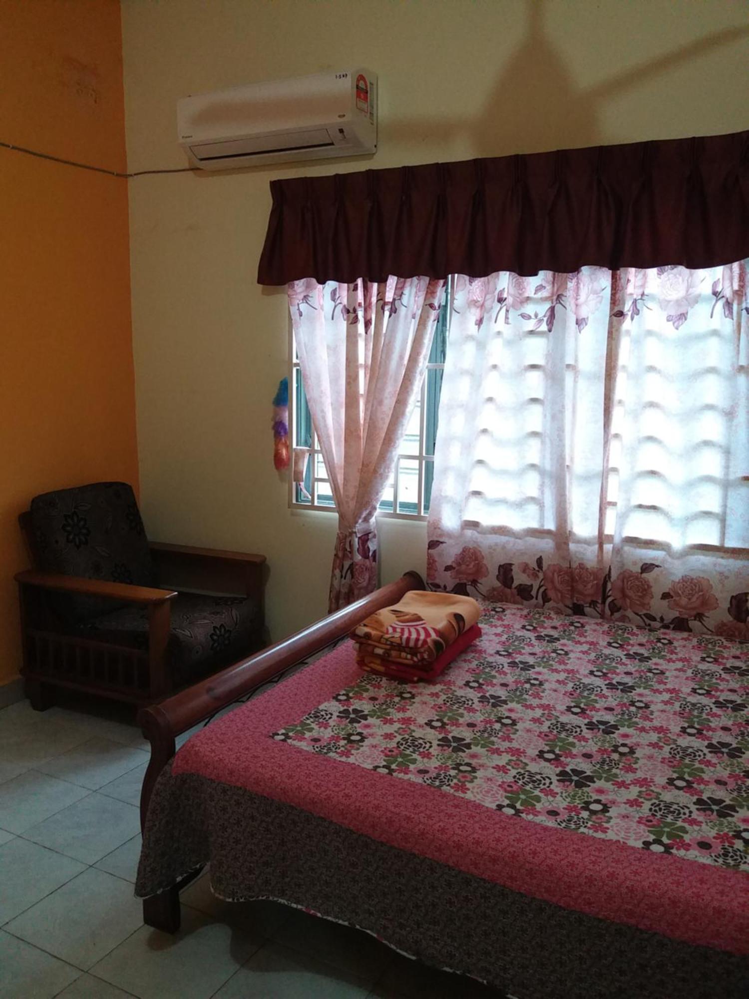 Dhia Irdina Homestay Paya Rewak ภายนอก รูปภาพ
