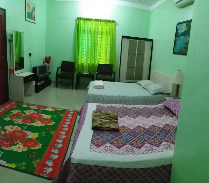 Dhia Irdina Homestay Paya Rewak ภายนอก รูปภาพ