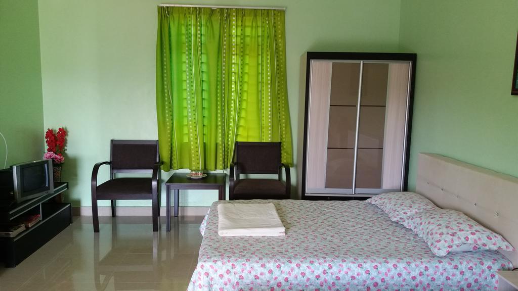 Dhia Irdina Homestay Paya Rewak ภายนอก รูปภาพ