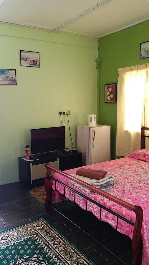 Dhia Irdina Homestay Paya Rewak ภายนอก รูปภาพ